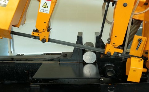 华容数控带锯床自动送料精度会出现偏差吗？